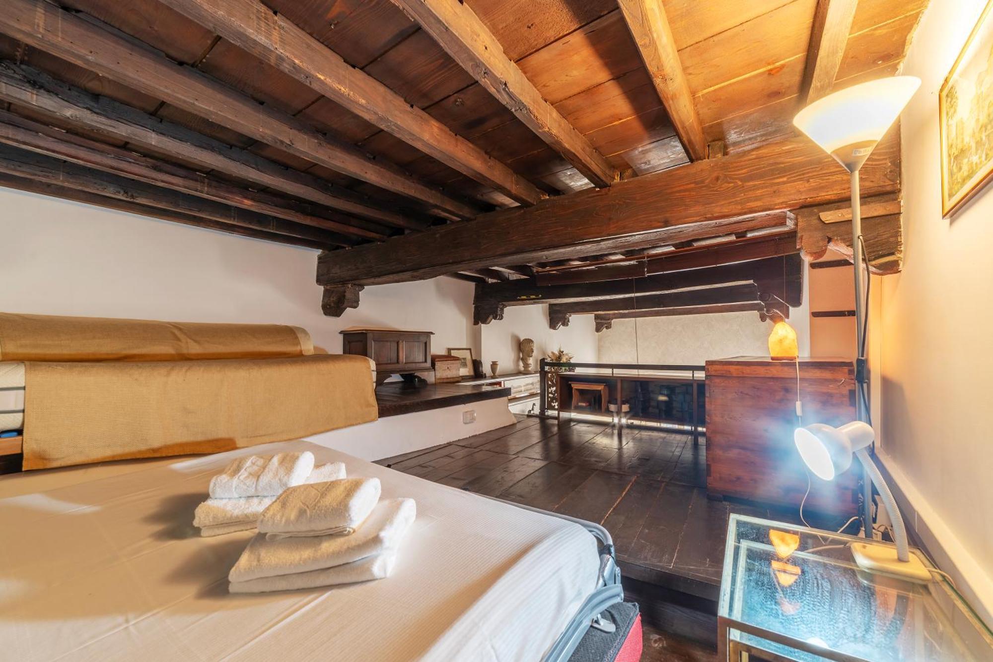 Lejlighed Historical Loft At Campo De Fiori